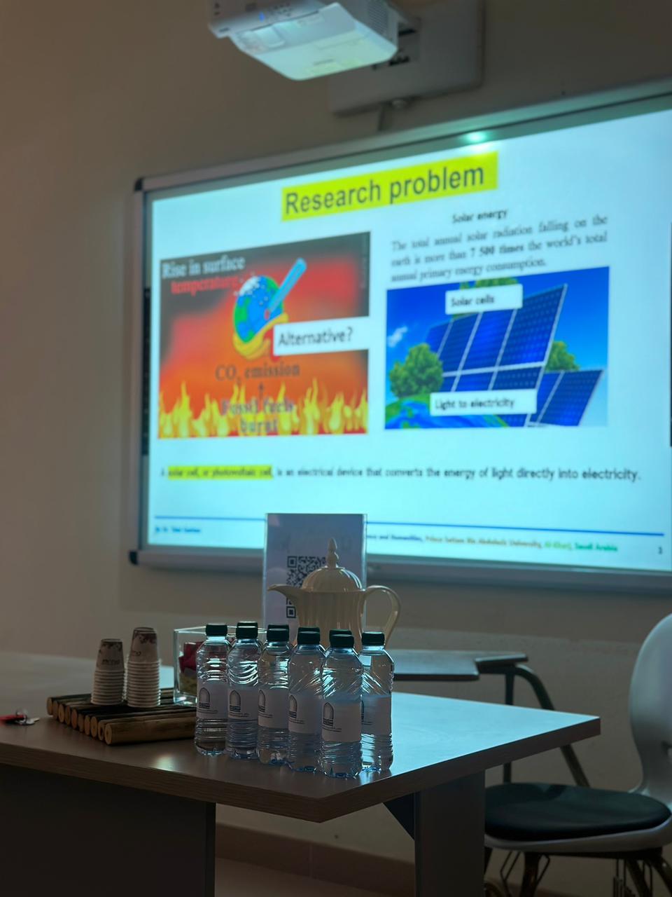 ورشة عمل بعنوان (فيزياء الأسطح البينية لحصاد الطاقة الشمسية ومعالجة البيئة) في كلية العلوم بالخرج